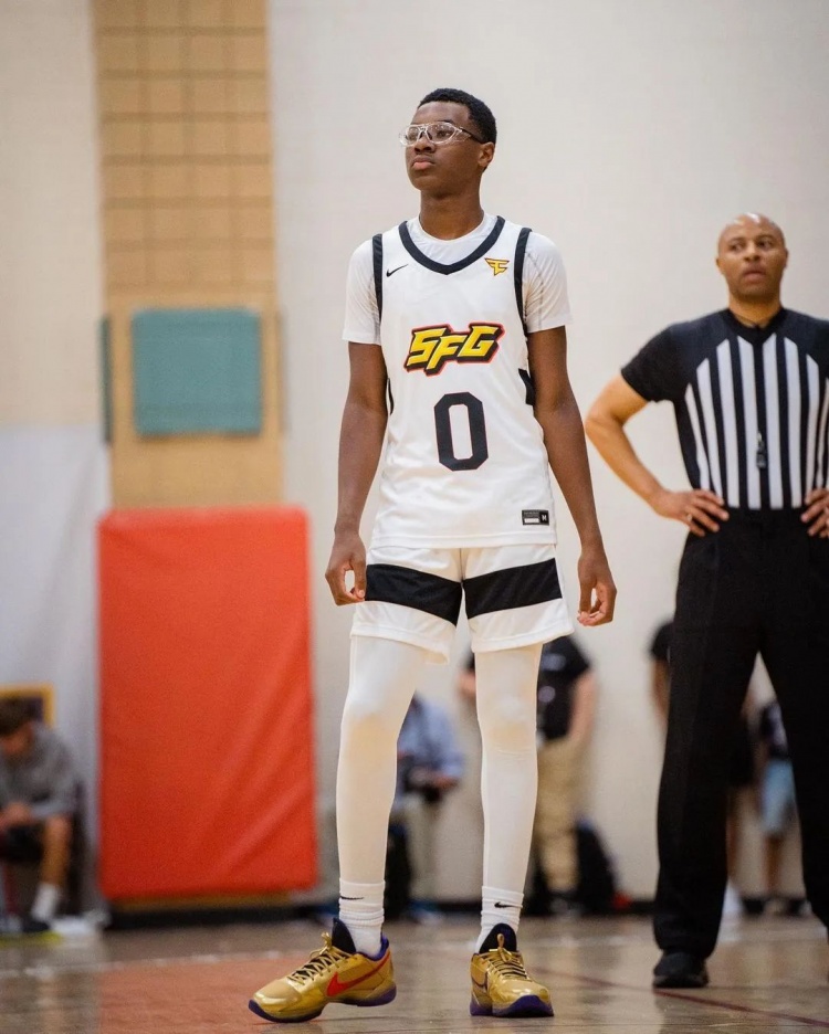 这天赋和老爹比如何？詹姆斯转发二儿子集锦 最近已经长到198cm