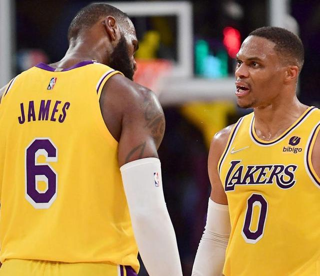 老詹疑似心态爆炸 赛后拒绝采访