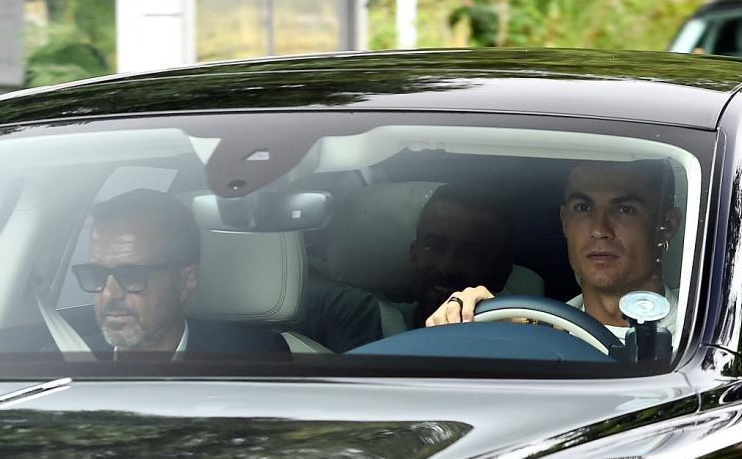 C罗被多支欧洲球队拒绝，他周二未参加训练但接受了体测