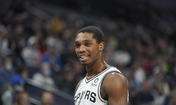 换个思路？湖人今夏自由市场引援的5名球员年龄均在30岁以下