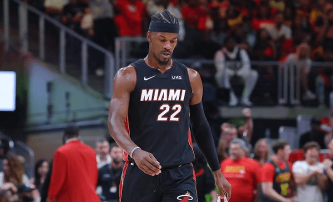 4.4秒绝杀！洛瑞伤退巴特勒现原形，小库里特雷杨24+8惊天大翻盘 