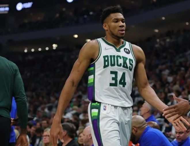 字母哥再次发威 狂砍42+12+8率队险胜凯尔特人 系列赛2-1领先