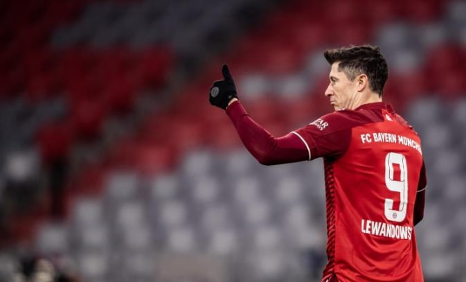 罗马诺：巴黎和切尔西一直想签莱万，但球员的首选是巴萨