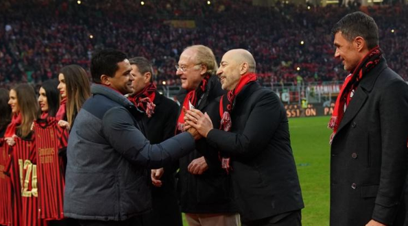 米兰的进步让所有人哑口 马尔蒂尼马萨拉应得到特别的掌声