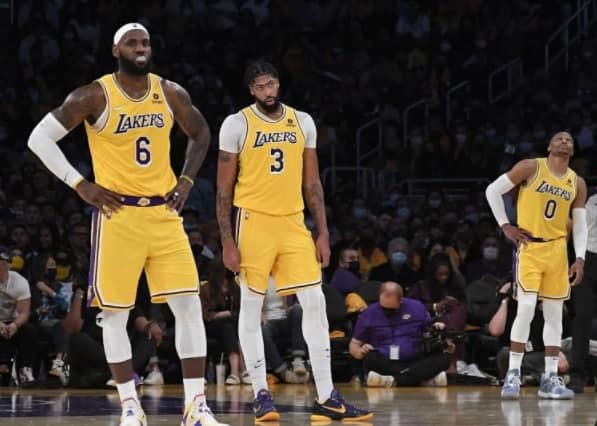 湖人不敌雄鹿，浓眉表示应设法扭转局面