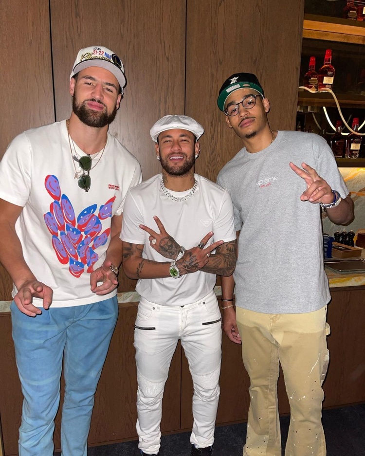 克莱晒与内马尔&普尔合照：自始至终都相互支持着