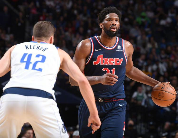 76人击败独行侠 东契奇手感不佳20中5