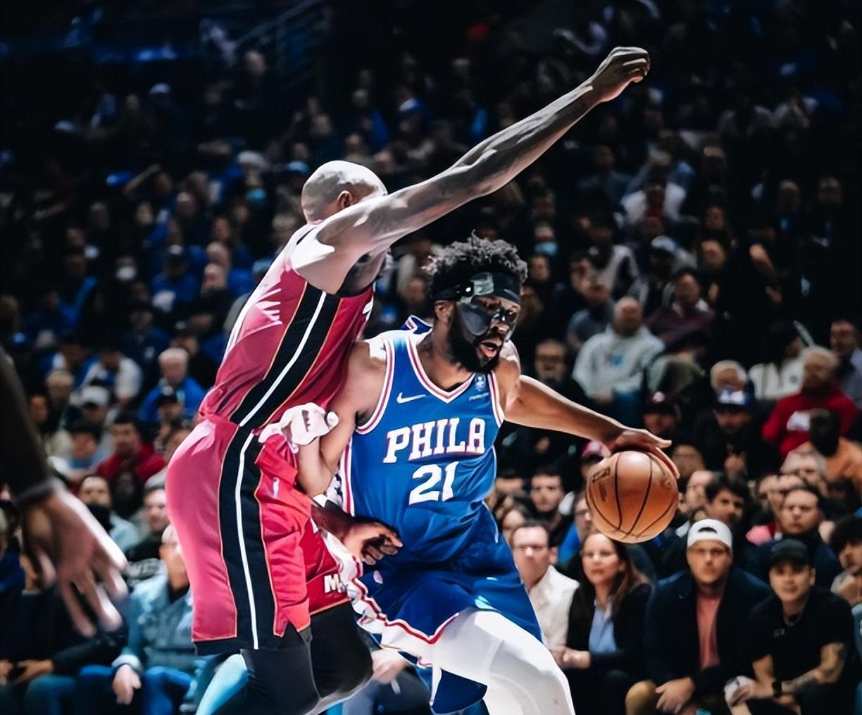 火线复出 恩比德戴面具出战 激活队伍赢下热火成功扳回一分