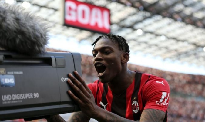 22岁葡萄牙边锋荣膺意甲MVP，拉斐尔-莱奥真要破茧成蝶？