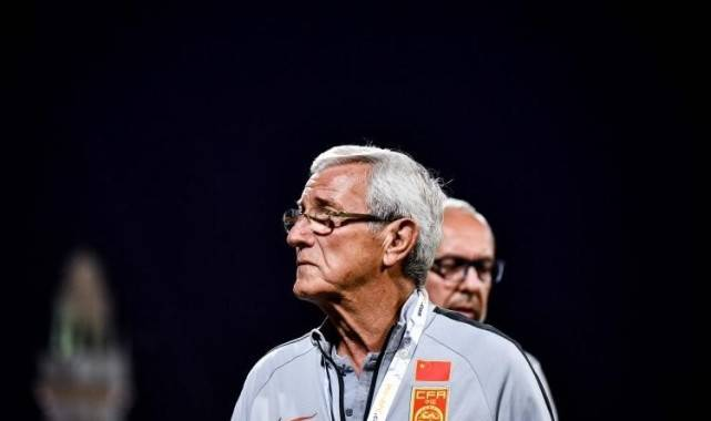 踢足球还是玩人情世故？里皮评男足16人教练团队话中有话 谁来担责