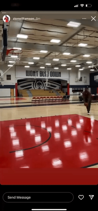 锡安晒出动态赤膊暴扣 天才少年风采依旧 祝愿能早日重返赛场